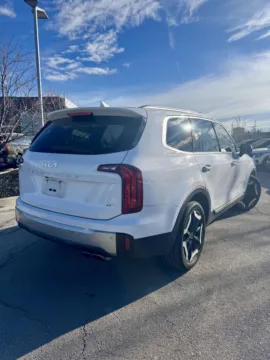 More photos of 2023 Kia Telluride S at Cable Dahmer Kia of Lee's Summit, MO