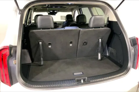 More photos of 2023 Kia Telluride S at Cable Dahmer Kia of Lee's Summit, MO