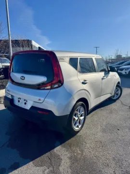 More photos of 2021 Kia Soul S at Cable Dahmer Kia of Lee's Summit, MO
