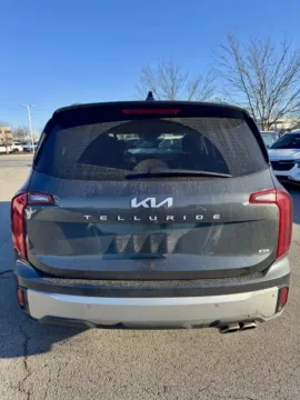 More photos of 2023 Kia Telluride S at Cable Dahmer Kia of Lee's Summit, MO