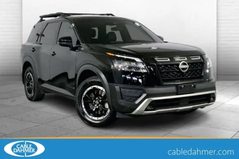 Black 2023 Nissan Pathfinder Rock Creek for sale in Lee's Summit, MO
