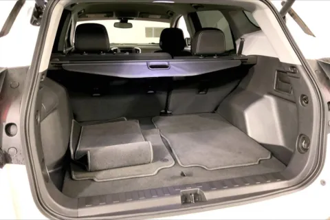 More photos of 2023 GMC Terrain SLE at Cable Dahmer Kia of Lee's Summit, MO