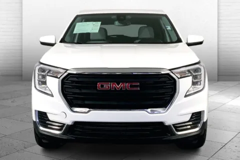 Photos of 2024 GMC Terrain SLE for sale in Lee's Summit, MO at Cable Dahmer Kia of Lee's Summit