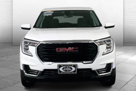 Photos of 2024 GMC Terrain SLE for sale in Lee's Summit, MO at Cable Dahmer Kia of Lee's Summit