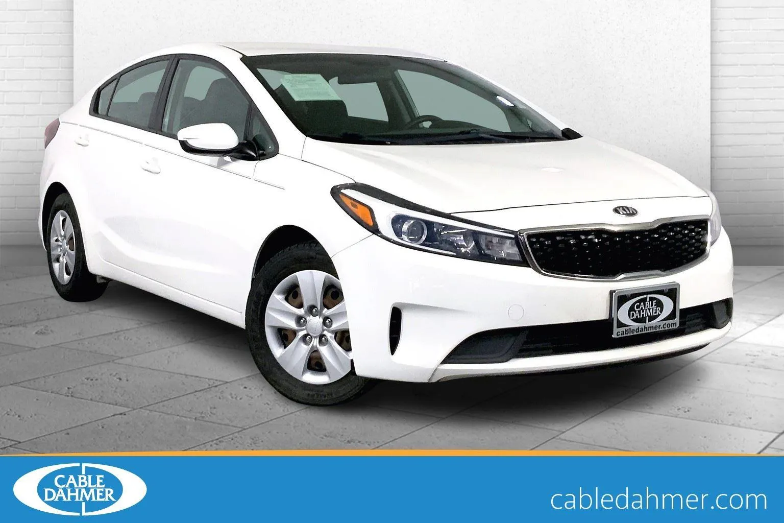 White 2018 Kia Forte LX for sale in Lee's Summit, MO