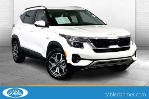 White 2023 Kia Seltos EX for sale in Lee's Summit, MO