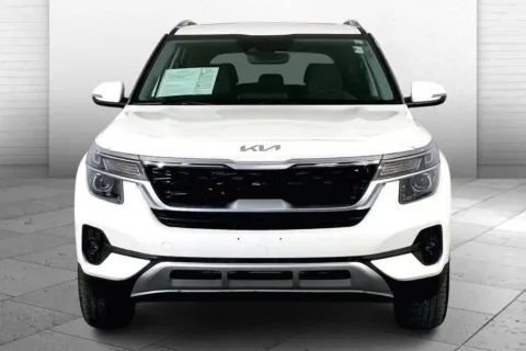 Photos of 2023 Kia Seltos EX for sale in Lee's Summit, MO at Cable Dahmer Kia of Lee's Summit