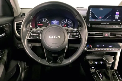 More photos of 2023 Kia Seltos EX at Cable Dahmer Kia of Lee's Summit, MO