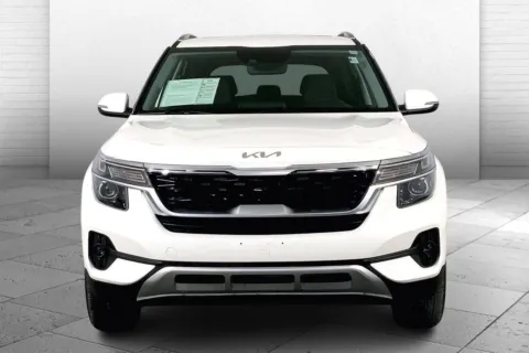 Photos of 2023 Kia Seltos EX for sale in Lee's Summit, MO at Cable Dahmer Kia of Lee's Summit