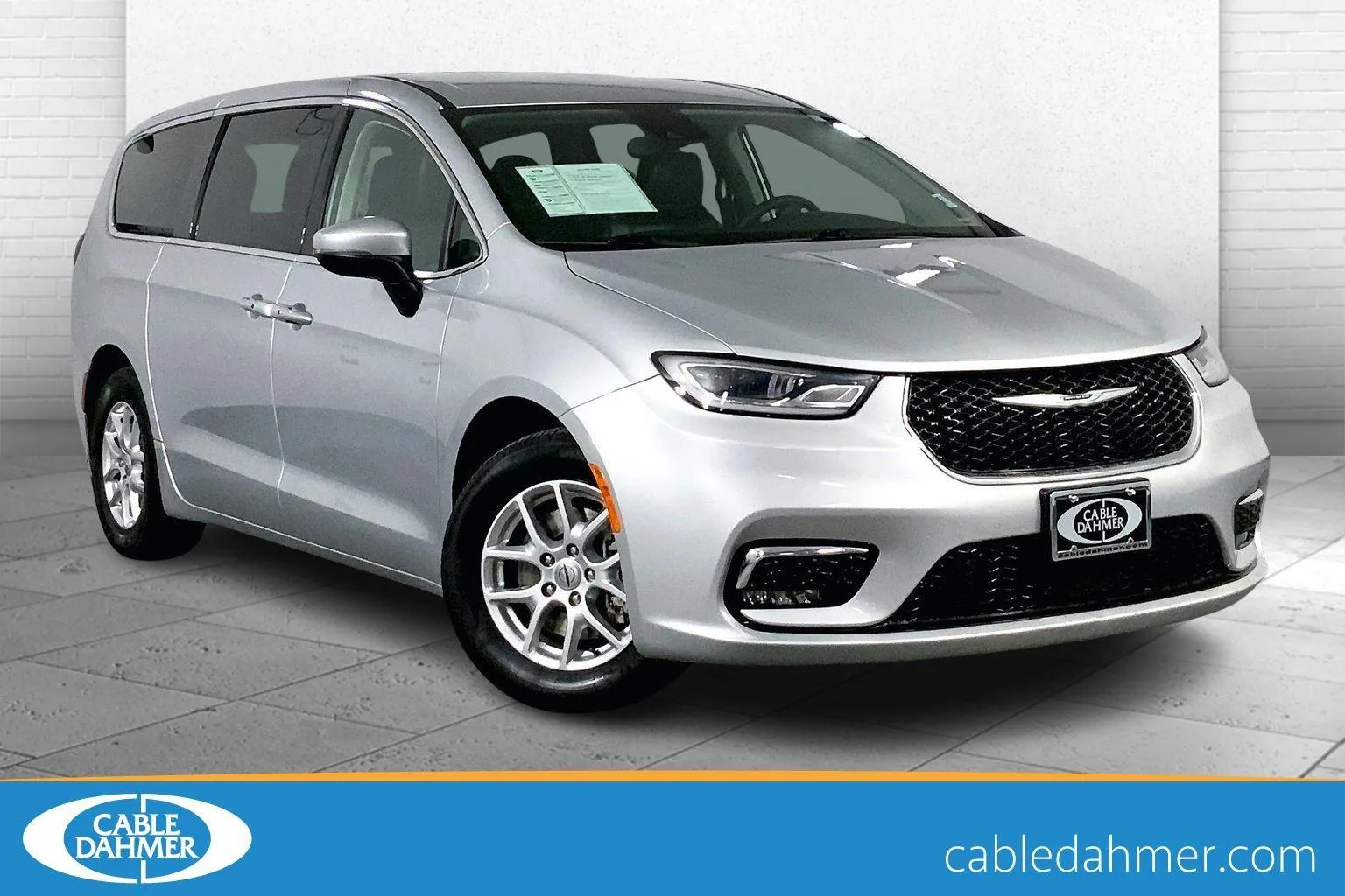 Silver 2023 Chrysler Pacifica Touring L for sale in Lee's Summit, MO