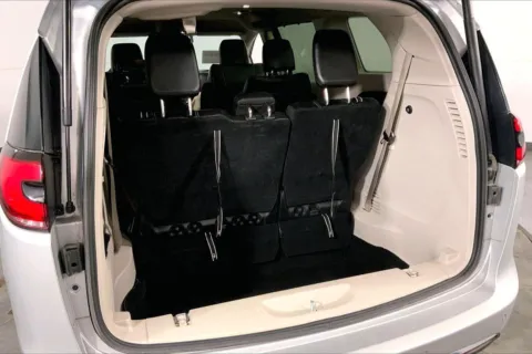 More photos of 2023 Chrysler Pacifica Touring L at Cable Dahmer Kia of Lee's Summit, MO