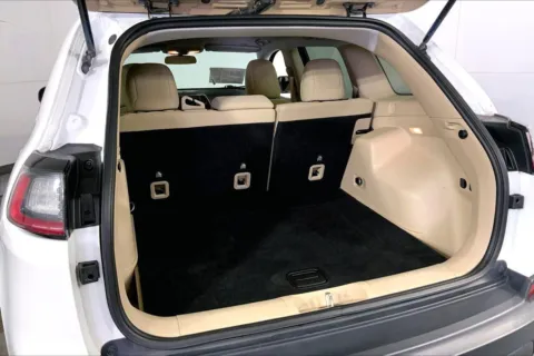 More photos of 2019 Jeep Cherokee Latitude at Cable Dahmer Kia of Lee's Summit, MO