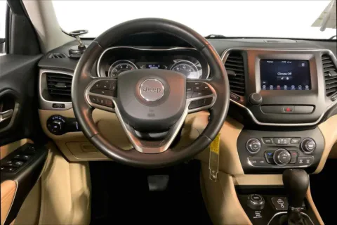 More photos of 2019 Jeep Cherokee Latitude at Cable Dahmer Kia of Lee's Summit, MO