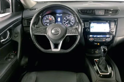 More photos of 2017 Nissan Rogue SL at Cable Dahmer Kia of Lee's Summit, MO