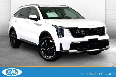 White 2024 Kia Sorento S for sale in Lee's Summit, MO