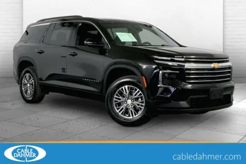 Black 2024 Chevrolet Traverse FWD LT for sale in Lee's Summit, MO