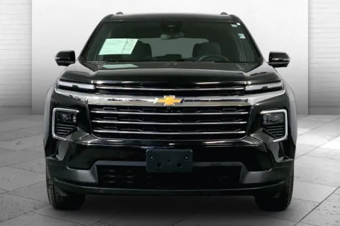 Photos of 2024 Chevrolet Traverse FWD LT for sale in Lee's Summit, MO at Cable Dahmer Kia of Lee's Summit