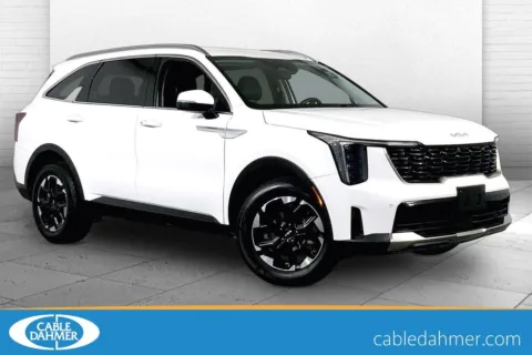 White 2024 Kia Sorento S for sale in Lee's Summit, MO