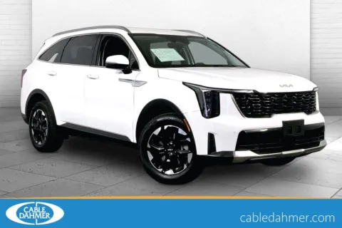 White 2024 Kia Sorento S for sale in Lee's Summit, MO