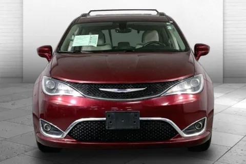 Photos of 2019 Chrysler Pacifica Touring L for sale in Lee's Summit, MO at Cable Dahmer Kia of Lee's Summit
