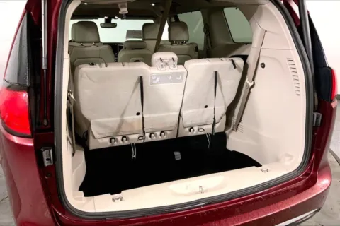 More photos of 2019 Chrysler Pacifica Touring L at Cable Dahmer Kia of Lee's Summit, MO