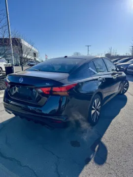 More photos of 2019 Nissan Altima 2.5 SL at Cable Dahmer Kia of Lee's Summit, MO