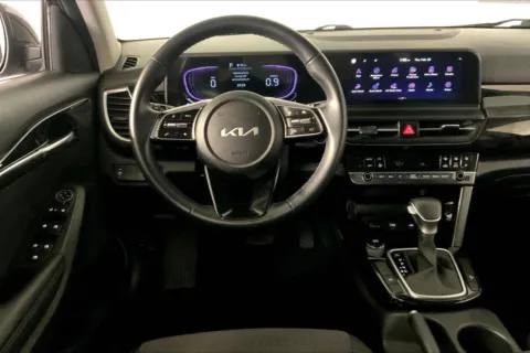 More photos of 2025 Kia Seltos S at Cable Dahmer Kia of Lee's Summit, MO