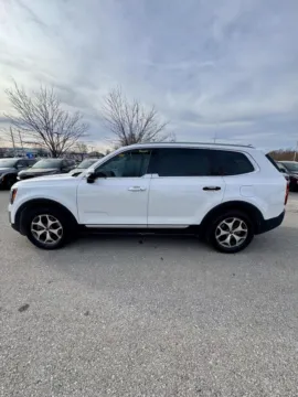 Photos of 2020 Kia Telluride EX for sale in Lee's Summit, MO at Cable Dahmer Kia of Lee's Summit