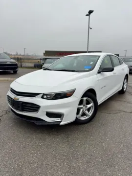 White 2018 Chevrolet Malibu LS for sale in Lee's Summit, MO