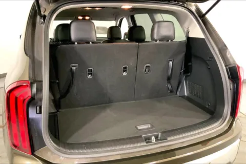 More photos of 2024 Kia Telluride S at Cable Dahmer Kia of Lee's Summit, MO