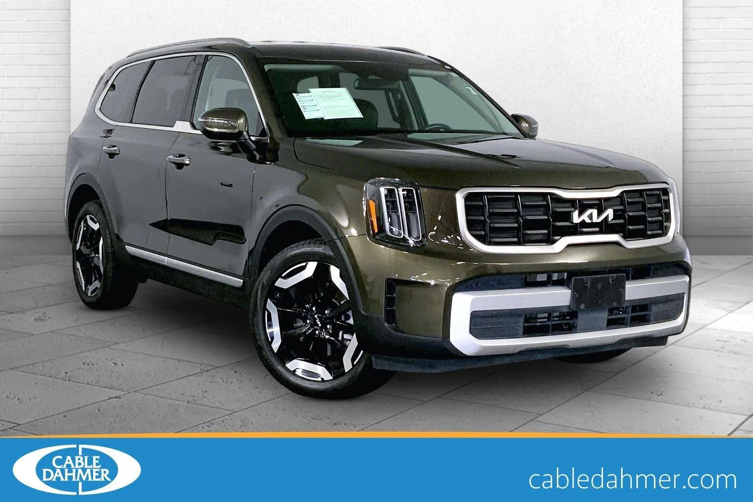 Green 2024 Kia Telluride S for sale in Lee's Summit, MO