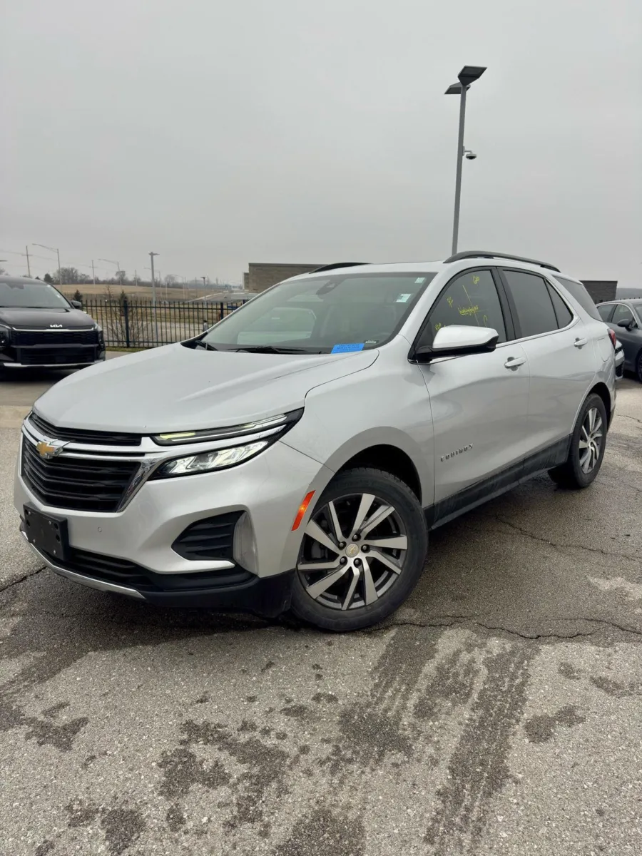 Silver 2022 Chevrolet Equinox LT for sale in Lee's Summit, MO