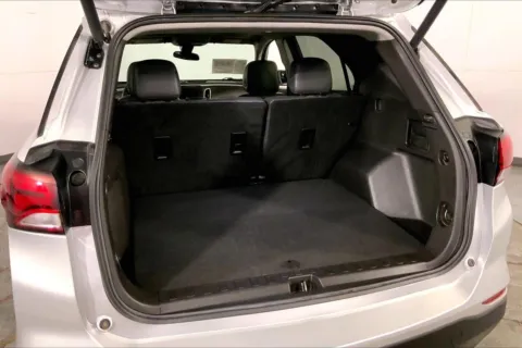 More photos of 2022 Chevrolet Equinox LT at Cable Dahmer Kia of Lee's Summit, MO
