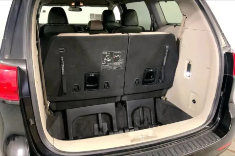 More photos of 2017 Kia Sedona EX at Cable Dahmer Kia of Lee's Summit, MO