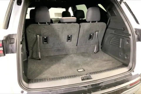 More photos of 2025 Chevrolet Traverse FWD LT at Cable Dahmer Kia of Lee's Summit, MO