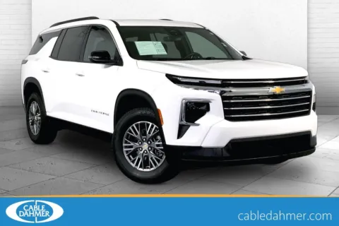 White 2025 Chevrolet Traverse FWD LT for sale in Lee's Summit, MO