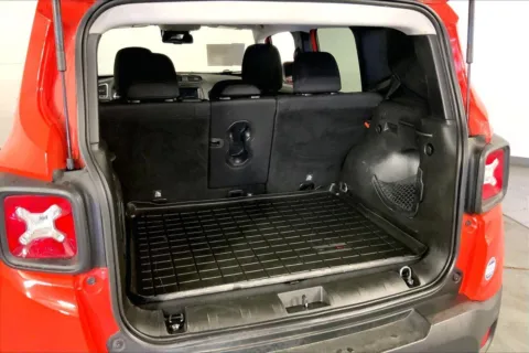 More photos of 2018 Jeep Renegade Latitude at Cable Dahmer Kia of Lee's Summit, MO