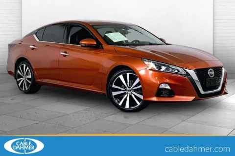 Silver 2019 Nissan Altima 2.5 Platinum for sale in Lee's Summit, MO