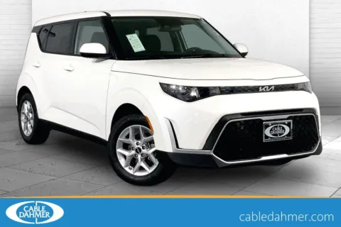 White 2025 Kia Soul LX for sale in Lee's Summit, MO