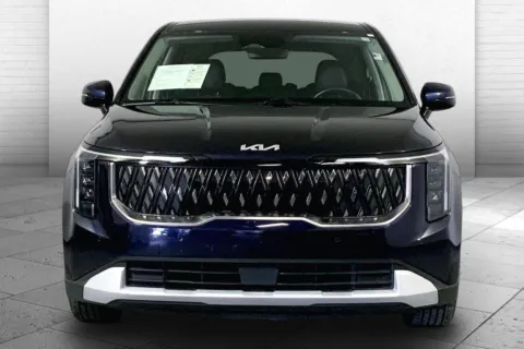 Photos of 2025 Kia Carnival LXS for sale in Lee's Summit, MO at Cable Dahmer Kia of Lee's Summit