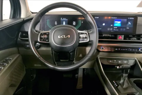 More photos of 2025 Kia Carnival LXS at Cable Dahmer Kia of Lee's Summit, MO