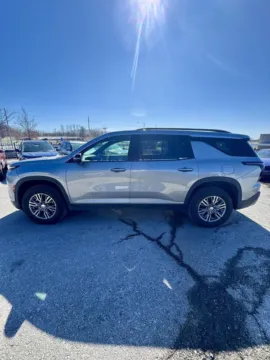 Photos of 2024 Chevrolet Traverse FWD LT for sale in Lee's Summit, MO at Cable Dahmer Kia of Lee's Summit