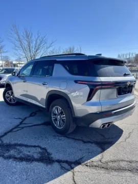 Another view of 2024 Chevrolet Traverse FWD LT for sale in Lee's Summit, MO at Cable Dahmer Kia of Lee's Summit