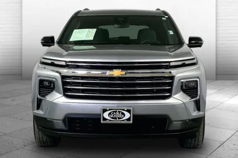 Photos of 2024 Chevrolet Traverse FWD LT for sale in Lee's Summit, MO at Cable Dahmer Kia of Lee's Summit