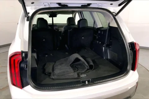 More photos of 2025 Kia Telluride S at Cable Dahmer Kia of Lee's Summit, MO
