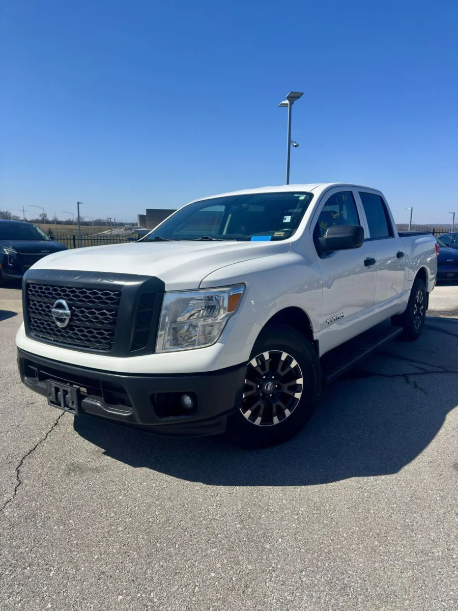 White 2018 Nissan Titan S for sale in Lee's Summit, MO