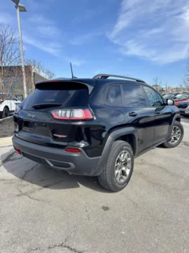 More photos of 2020 Jeep Cherokee Trailhawk at Cable Dahmer Kia of Lee's Summit, MO