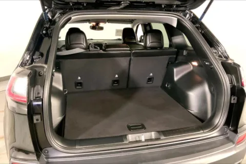 More photos of 2020 Jeep Cherokee Trailhawk at Cable Dahmer Kia of Lee's Summit, MO