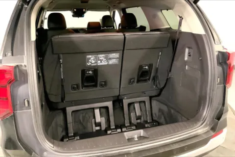 More photos of 2025 Kia Carnival Hybrid EX at Cable Dahmer Kia of Lee's Summit, MO