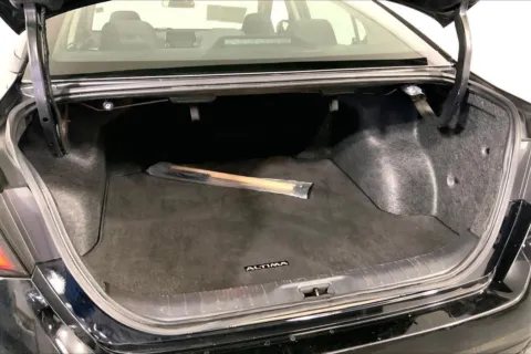 More photos of 2025 Nissan Altima SV at Cable Dahmer Kia of Lee's Summit, MO